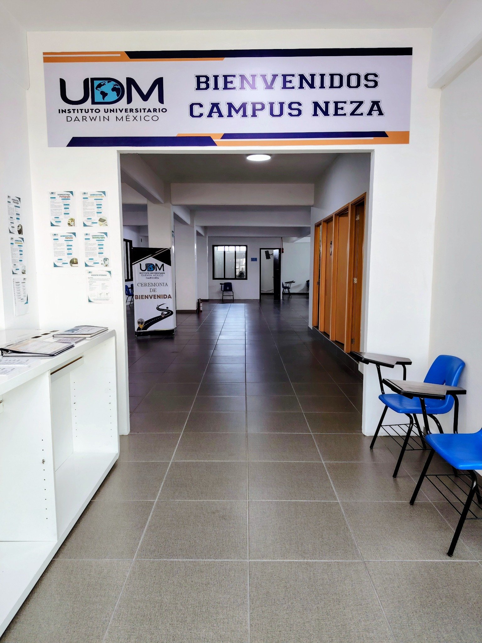 Entrada e instalaciones de Universidad Darwin Campus Neza